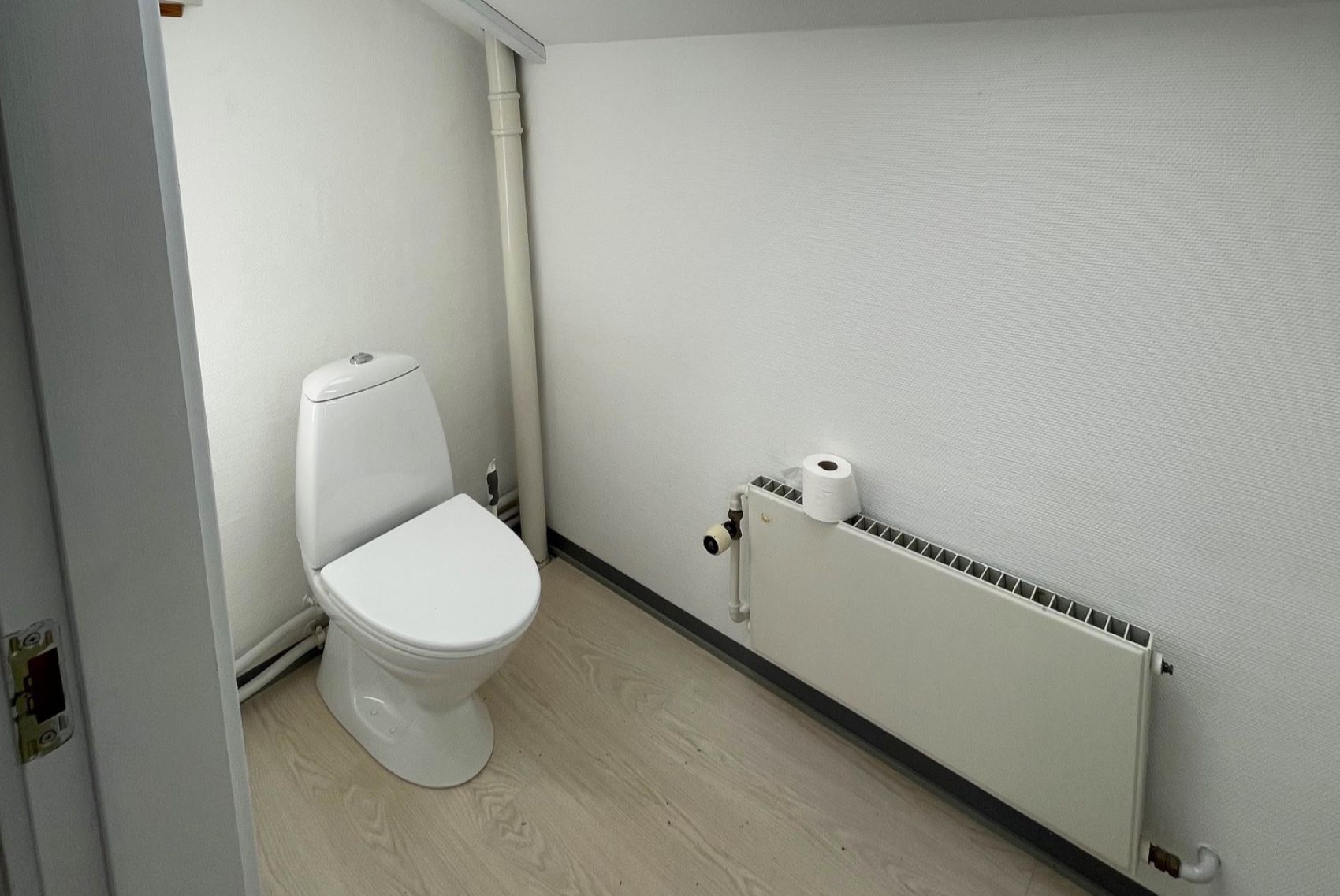 images/lokalebilleder/literbuen-14a-toilet.jpg